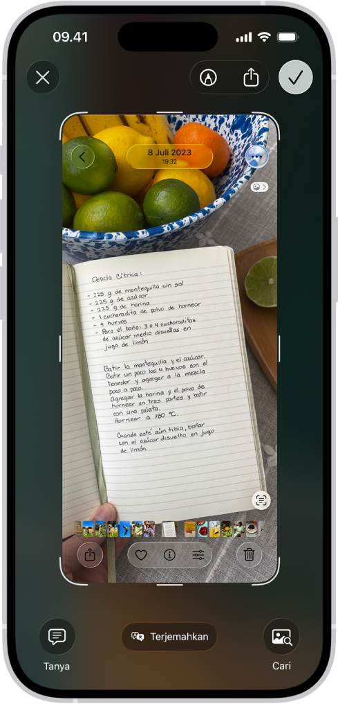 Layar tangkapan layar, dengan tombol di sepanjang bagian atas (dari kiri ke kanan) untuk Menutup Jendela, Memarkahi, Membagikan, dan Selesai. Di sepanjang bagian bawah (dari kiri ke kanan) terdapat tombol untuk Minta, Terjemahkan, dan Cari.