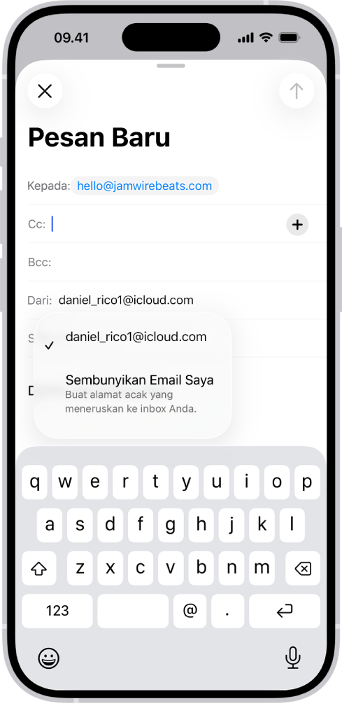 Email draf sedang ditulis. Bidang Dari dipilih dengan dua pilihan tercantum di bawahnya—alamat email pribadi dan Sembunyikan Email Saya.