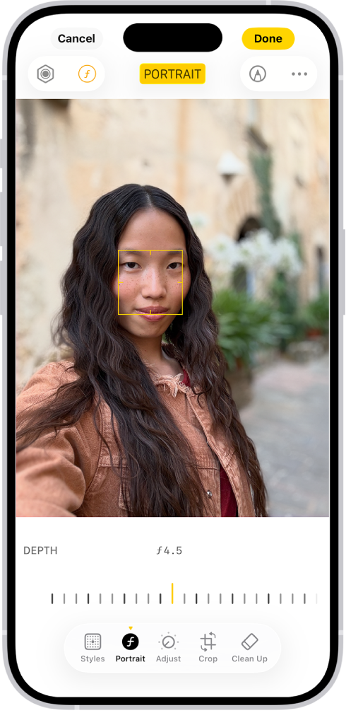 Skrin Edit dalam app potret dengan potret di bahagian tengah. Di bawah foto ialah gelangsar untuk melaraskan seting Pelarasan Kedalaman. Di bawah gelangsar dari kiri ke kanan ialah butang Gaya, Potret, Laraskan, Penapis, Pangkas dan Bersihkan. Butang Potret dipilih.