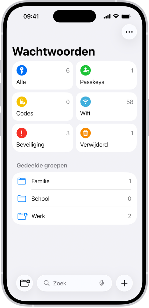 Het beginscherm van de Wachtwoorden-app, met de knoppen 'Alle', 'Passkeys', 'Verificatiecodes', 'Wifi', 'Beveiliging' en 'Verwijderd', samen met een lijst met 'Gedeelde groepen'.