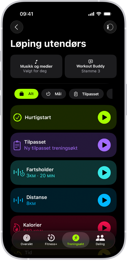 Treningsøkt-skjermen i Mosjon viser informasjon om en Løping utendørs-økt. Under Løping utendørs er det alternativer for å velge medieinnhold og konfigurere Workout Buddy. I midten, fra øverst til nederst, er det valg for å starte en treningsøkt, en tilpasset treningsøkt, en fartsholder-treningsøkt samt treningsøkter med distanse- og kalorimål.