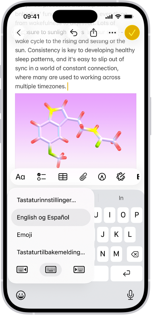 Tastaturinnstillinger-menyen er åpen og viser flere tastaturalternativer: Engelsk og spansk, Emoji og Tastaturtilbakemelding.