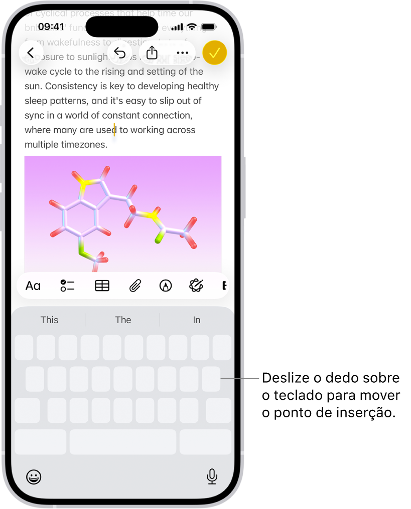 Um documento está aberto no app Notas. O teclado na metade inferior da tela está no modo trackpad.