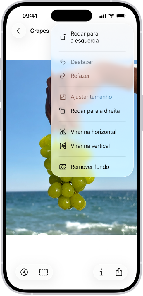 Um ecrã a mostrar uma imagem com uvas em primeiro plano. Um menu a mostrar a opção “Remover fundo”. Na parte inferior do ecrã estão os botões “Marcação”, “Recortar”, “Informação” e “Partilhar”.