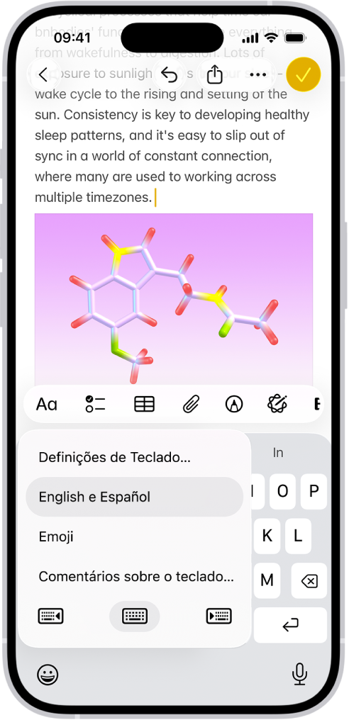 O menu de definições do teclado está aberto e mostra várias opções de teclado: “Inglês e espanhol”, “Emoji” e “Resposta do teclado”.