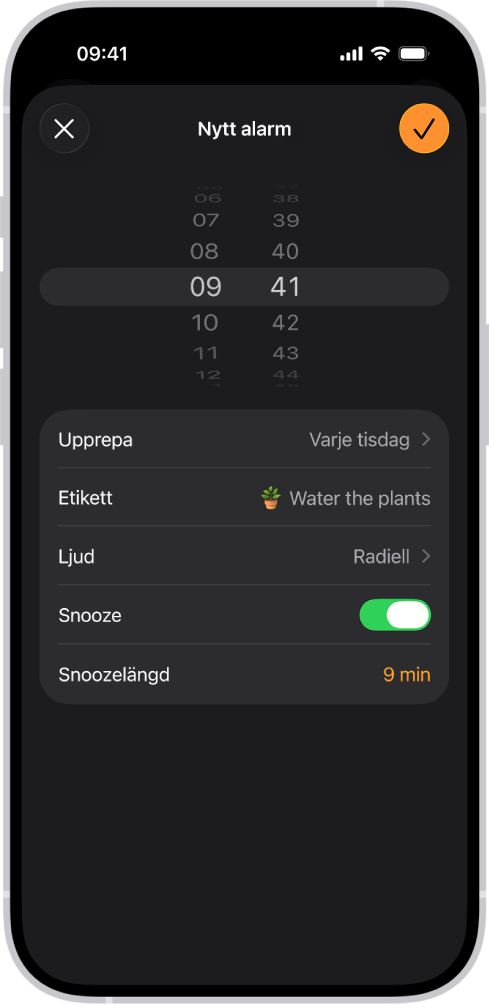 En skärm till att ändra ett alarm med inställningar för att ändra alarmtiden, välja om alarmet ska upprepas, lägga till en alarmetikett, välja ett alarmljud, aktivera snooze och ändra snoozelängd.