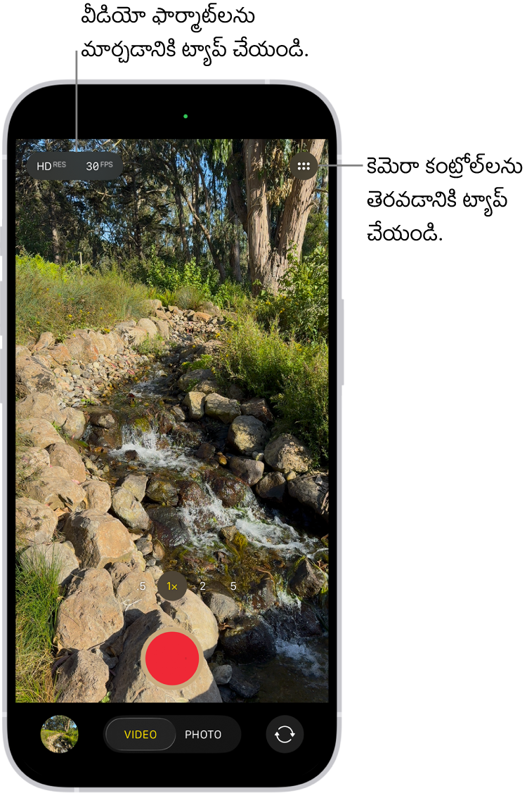 వీడియో మోడ్లో కెమెరా. కెమెరా కంట్రోల్స్ బటన్ ఎగువ కుడి మూలలో ఉండగా, వీడియో ఫార్మాట్ బటన్లు ఎగువ ఎడమ మూలలో ఉన్నాయి. దిగువన ఎడమవైపు మూలలో ఉన్నవి ఫోటో, వీడియో వ్యూయర్ బటన్. దిగువన మధ్యలో ఉన్నది రికార్డ్ బటన్, దిగువన కుడివైపు మూలలో ఉన్నది వెనక వైపు కెమెరాను ఎంచుకునే బటన్.