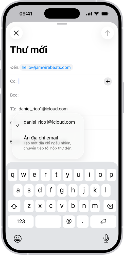 Một email nháp đang được soạn. Trường Từ được chọn với hai tùy chọn được liệt kê ở bên dưới – một địa email cá nhân và Ẩn địa chỉ email.