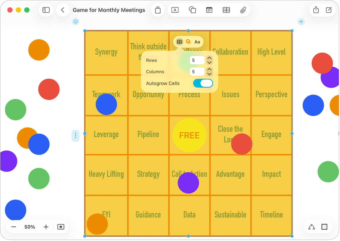 Eine Tabelle auf einem Freeform-Board mit eingeblendeten Formatierungswerkzeugen und kleinen blauen Punkten an den Ecken, um die Tabellenform zu ändern.