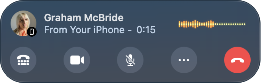 An incoming call, with the RTT button at the bottom left.