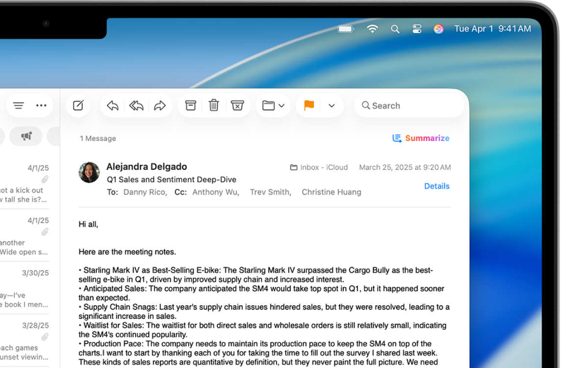 Fenêtre de l’app Mail qui affiche une liste de messages dans la boîte de réception. Un courriel est ouvert à droite, avec le bouton Résumer en haut.