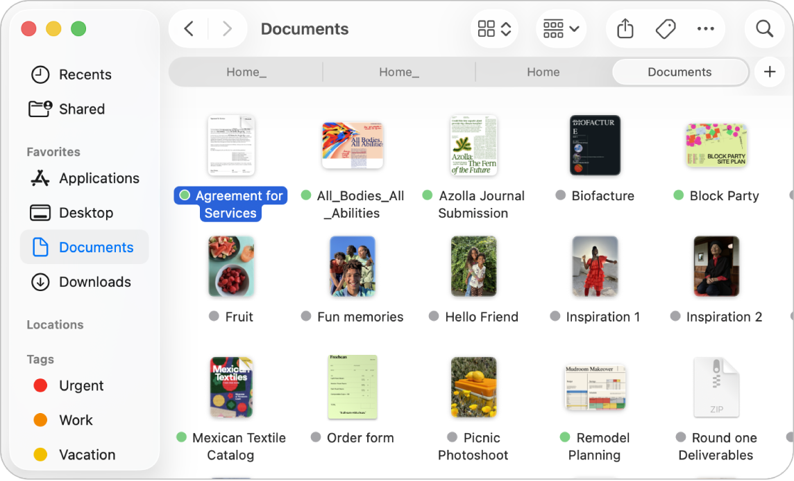 Egy Finder-ablak számos dokumentummal, az oldalsávon pedig mappák és címkék láthatók.
