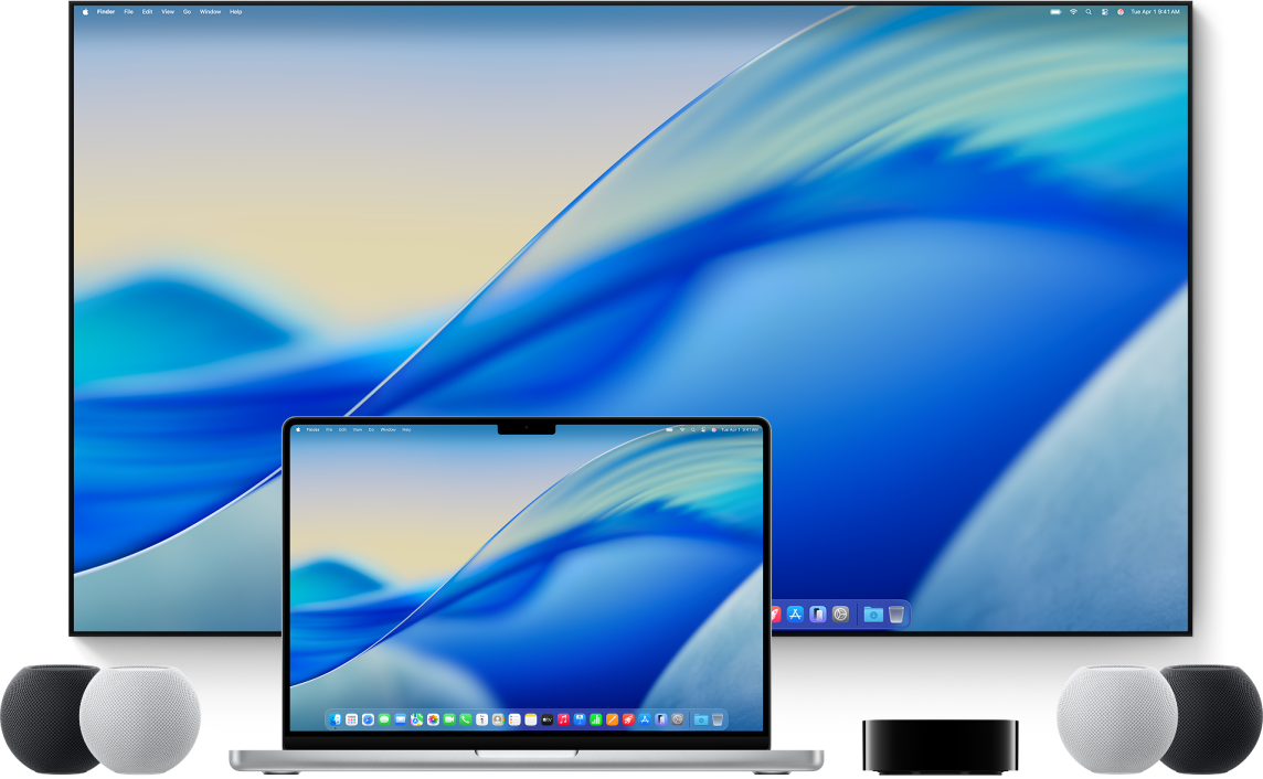 Un Mac e i dispositivi a cui può inviare contenuti in streaming tramite AirPlay: un’Apple TV 4K, gli altoparlanti HomePod mini e un televisore smart.