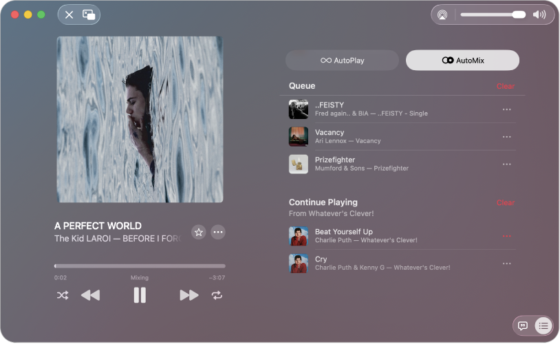 Apple Music 全螢幕視窗，左邊顯示「正在播放」，其中已開啟「自動混音」，而右邊則是佇列和「繼續播放」。