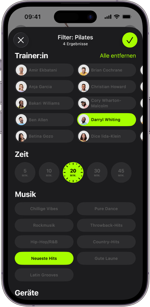 Der Bildschirm „Apple Fitness+“ zeigt Optionen zum Sortieren und Filtern von Trainings. Oben auf dem Bildschirm wird eine Liste der Trainer:innen angezeigt. Die Zeitintervalle stehen in der Mitte des Bildschirms. Darunter befindet sich eine Liste der Musikgenres.