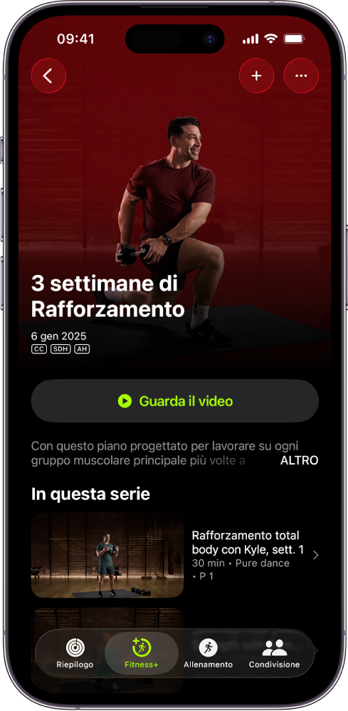 Lo schermo di Apple Fitness+ che mostra un programma di allenamento. Il titolo del programma, il pulsante per visualizzare l’anteprima e la descrizione vengono mostrati al centro dello schermo. Una fila di sessioni di allenamento si trova nella parte inferiore dello schermo.