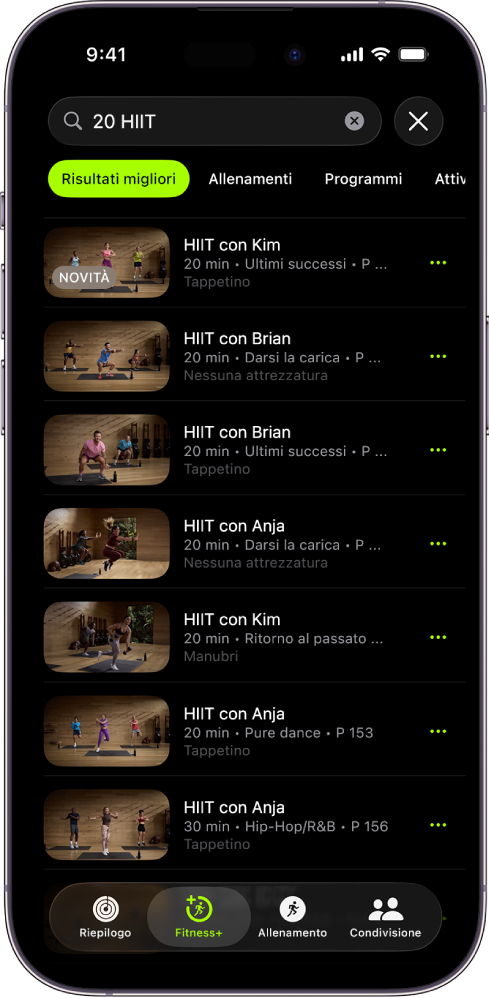 La schermata di ricerca in Apple Fitness+ che mostra il campo di ricerca nella parte superiore. La sezione “Tipi di attività” sotto mostra i tipi di attività in primo piano. La sezione Scopri sotto mostra sei categorie.