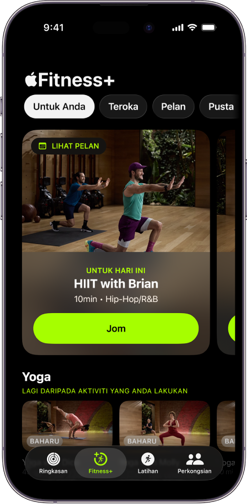Skrin Untuk Anda dalam Apple Fitness+ menunjukkan latihan dalam Pelan Tersuai dan latihan Yoga yang disyorkan.