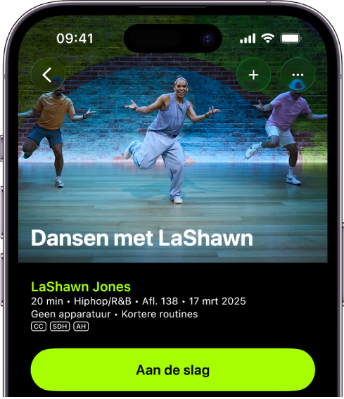 Het Apple Fitness+-scherm waarop een work‑out wordt weergegeven. Boven in het scherm staat een afbeelding van trainers die een work‑out uitvoeren. De naam van de work‑out en de naam van de trainer die de work‑out leidt, staan in het midden. De knop om de work‑out te starten staat onder de work‑outinformatie.