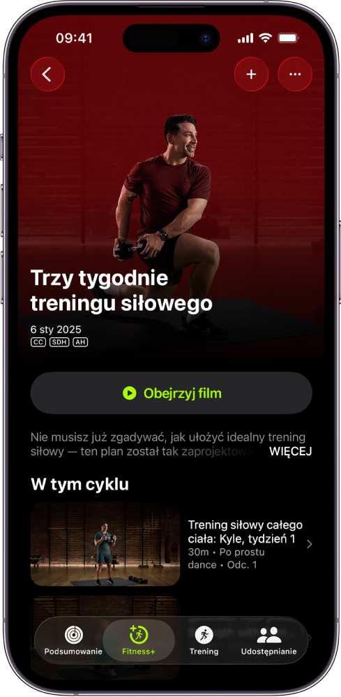 Ekran Apple Fitness+ pokazujący program treningowy. Na środku ekranu widoczny jest tytuł programu, przycisk wyświetlania jego podglądu oraz opis. Na dole ekranu znajduje się wiersz zawierający odcinki treningów.