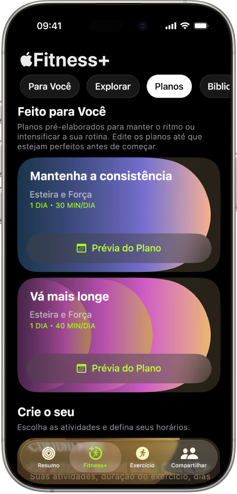 Tela Planos no Apple Fitness+, com um plano de treinos ativo na parte superior. Os botões para iniciar o treino e ver o plano de treinos aparecem abaixo dos detalhes do treino.