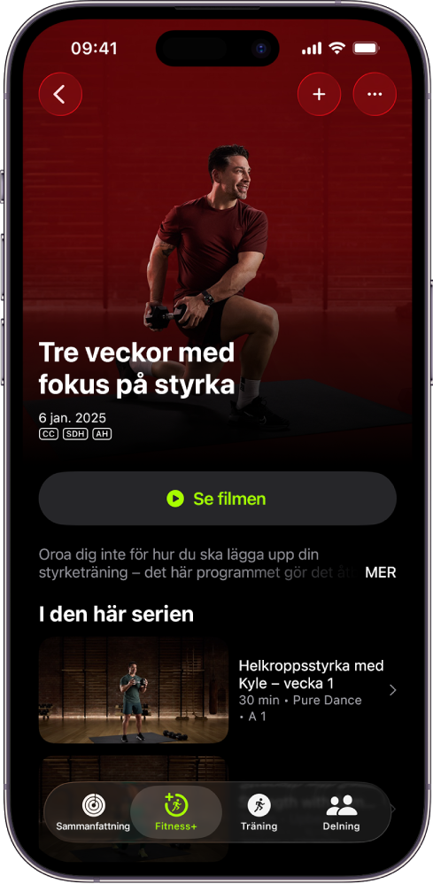 Skärmen i Apple Fitness+ som visar ett träningsprogram. Programtiteln, en knapp för att titta på en förhandsvisning av programmet och beskrivningen finns i mitten av skärmen. En rad med träningsavsnitt finns längst ned på skärmen.