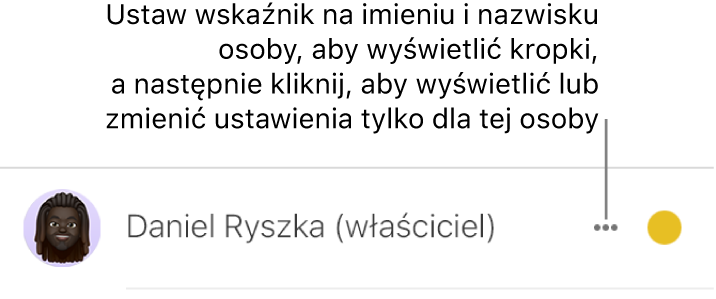 Trzy kropki po prawej stronie nazwiska na liście uczestników.
