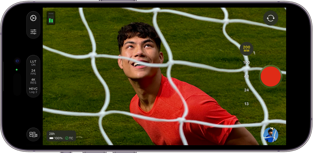 La pantalla de Final Cut Camera, con los controles de la cámara y el botón de grabación.