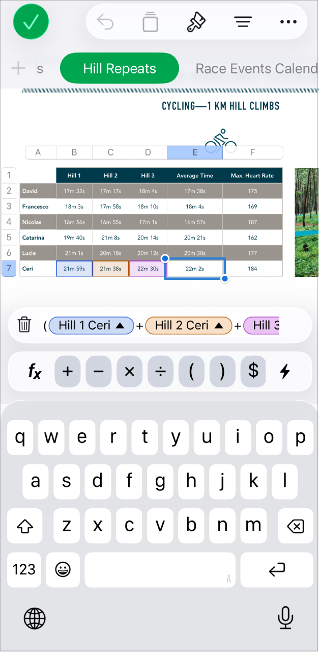 Cửa sổ Numbers hiển thị một ô được chọn trong bảng. Ô được chọn hiển thị kết quả công thức và các giá trị được tham chiếu trong công thức được tô sáng. Phần dưới cùng của cửa sổ hiển thị công thức đầy đủ và bàn phím công thức.