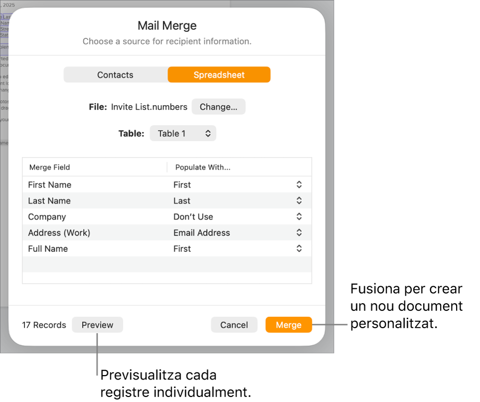El tauler de la fusió de correu obert, que mostra les opcions per canviar l’arxiu o la taula font, previsualitzar els noms dels camps de fusió o registres concrets, o fusionar el document.