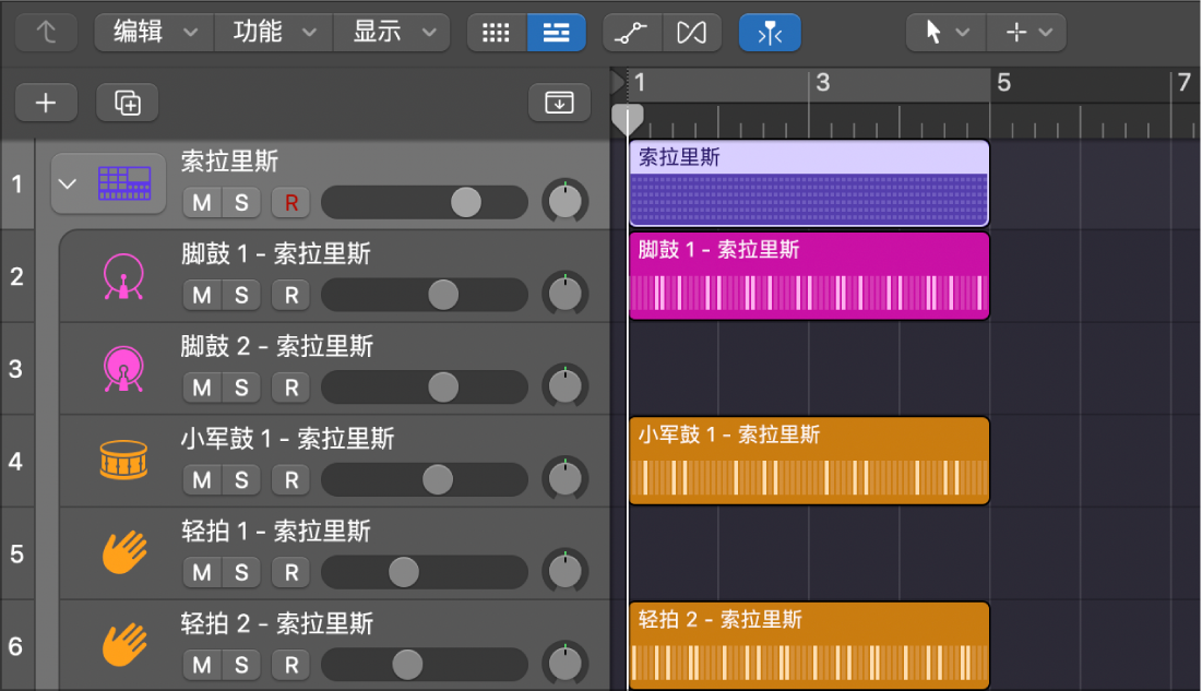 Drum Machine Designer Track Stack 立即分开,显示子轨道上的样式片段。