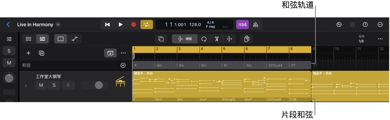 图。Logic Pro 轨道区域显示包含和弦与和弦组的和弦轨道,以及包含片段和弦的伴奏乐手片段。