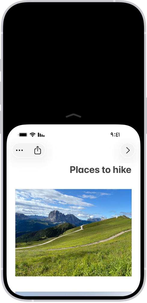 شاشة iPhone تم تنشيط تسهيل الوصول عليها. تم تحريك الجزء العلوي من الشاشة إلى أسفل بحيث يمكن الوصول إليه بإبهامك بسهولة.