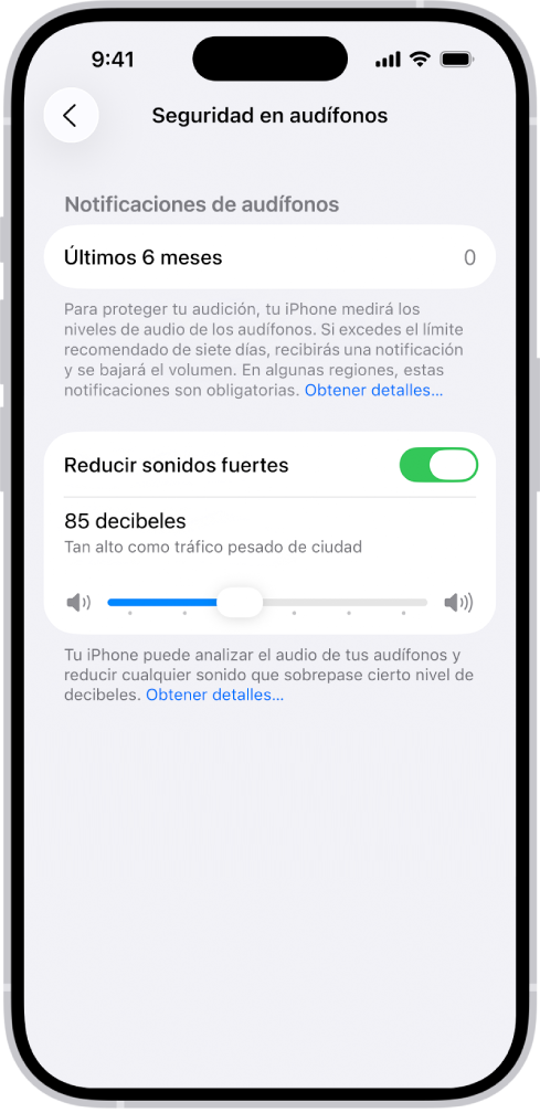 La pantalla Seguridad en audífonos mostrando la cantidad de notificaciones de audífonos enviadas en los últimos 6 meses, la opción Reducir sonidos fuertes, un regulador para cambiar el nivel de decibeles máximos y el límite seleccionado actualmente de 85 decibeles.