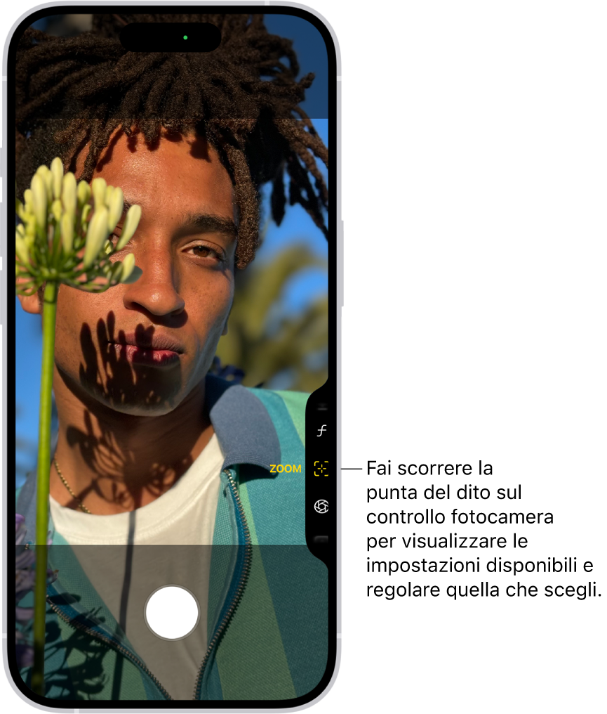 In Fotocamera, il menu del controllo fotocamera è aperto. È selezionato il controllo Zoom.