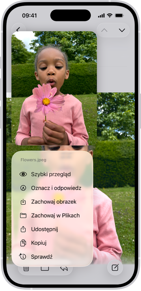 Zaznaczony załącznik wiadomości email z listą możliwych czynności.