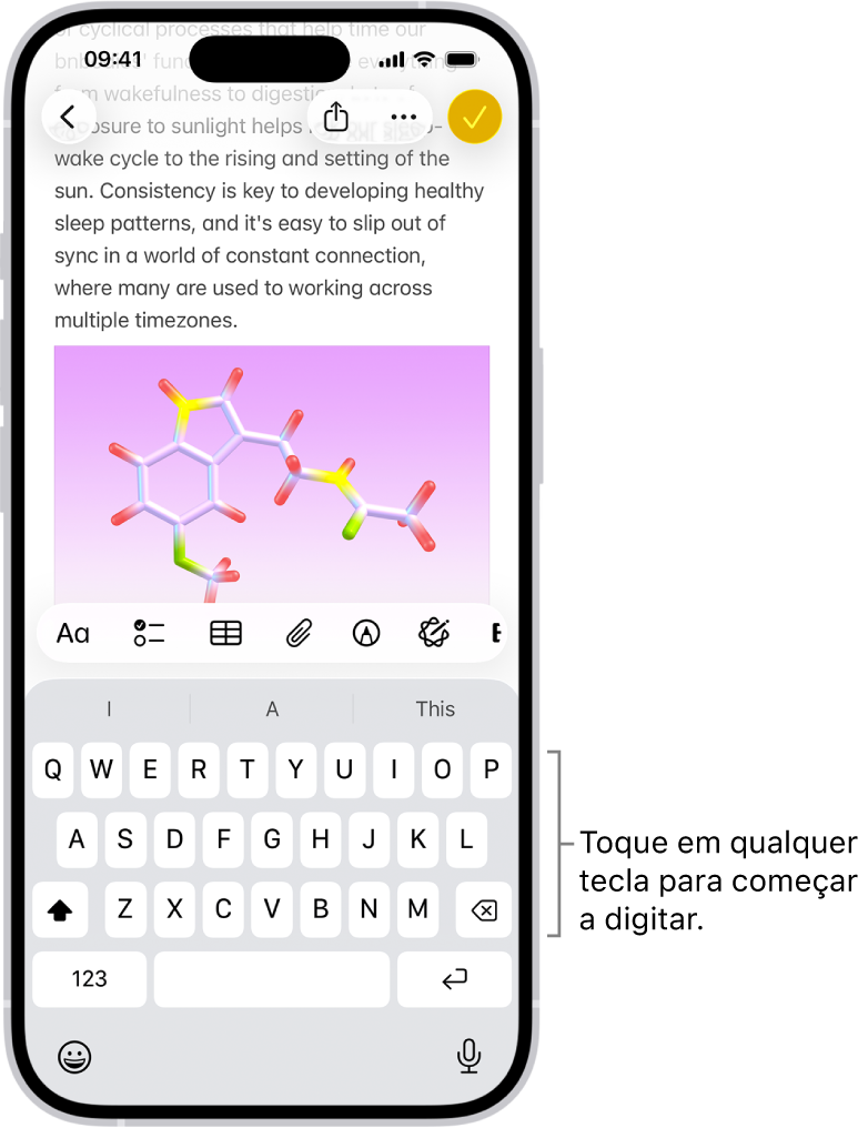 Um documento está aberto no app Notas. O teclado está na metade inferior da tela.