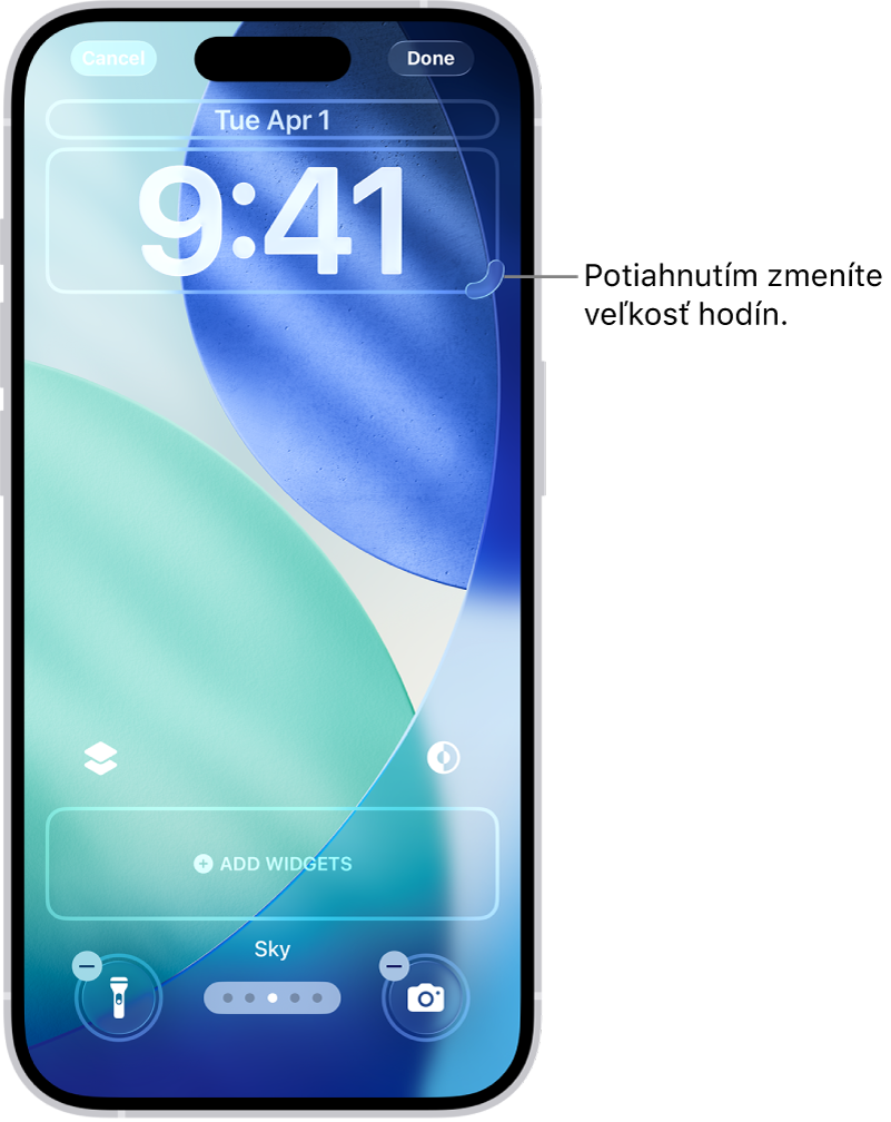 Upravovaná vlastná zamknutá obrazovka. Na obrazovke sú vybrané prvky, ktoré je možné prispôsobiť – dátum, čas a tlačidlo na pridanie widgetov.