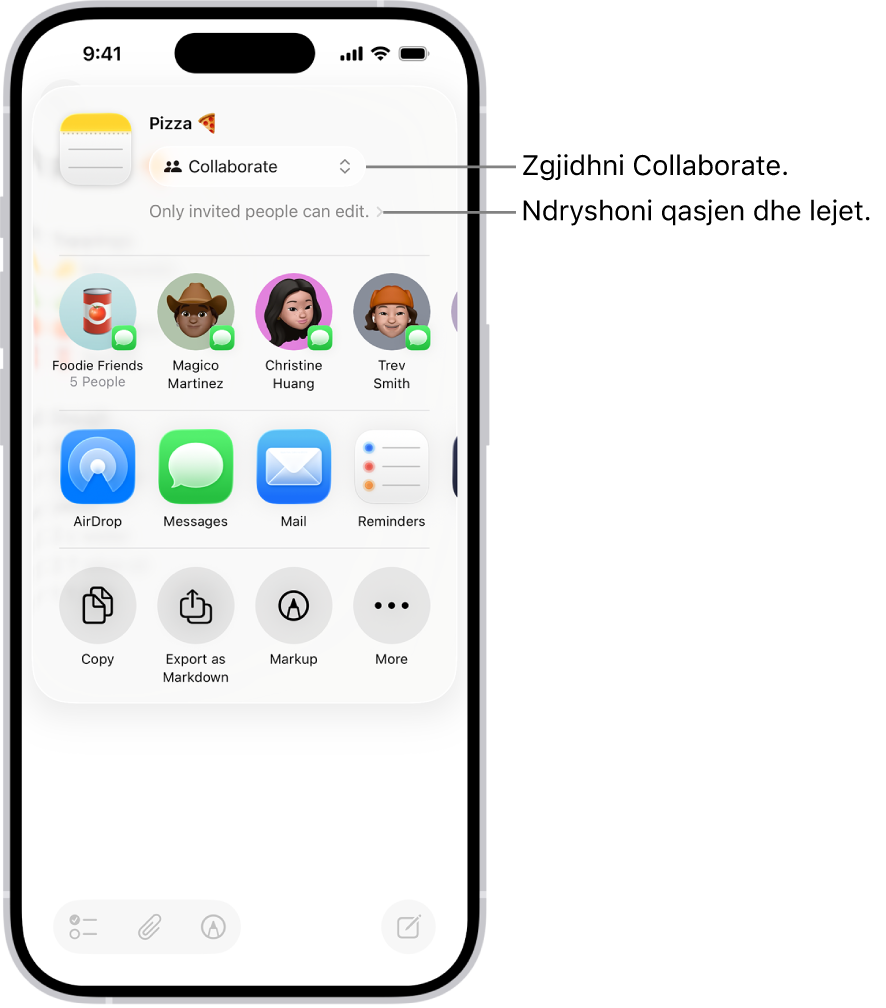 Një ftesë për bashkëpunim te një recetë te Notes, që tregon Collaborate për opsionin e ndarjes dhe “Only people you invite can edit” si cilësimet e hyrjes dhe lejes. Katër marrës të mundshëm, duke përfshirë një grup, formojnë një rresht poshtë tij. Rreshti tjetër ofron mënyra të ndryshme për të ndarë shënimin: AirDrop, Messages, Mail dhe Reminders.