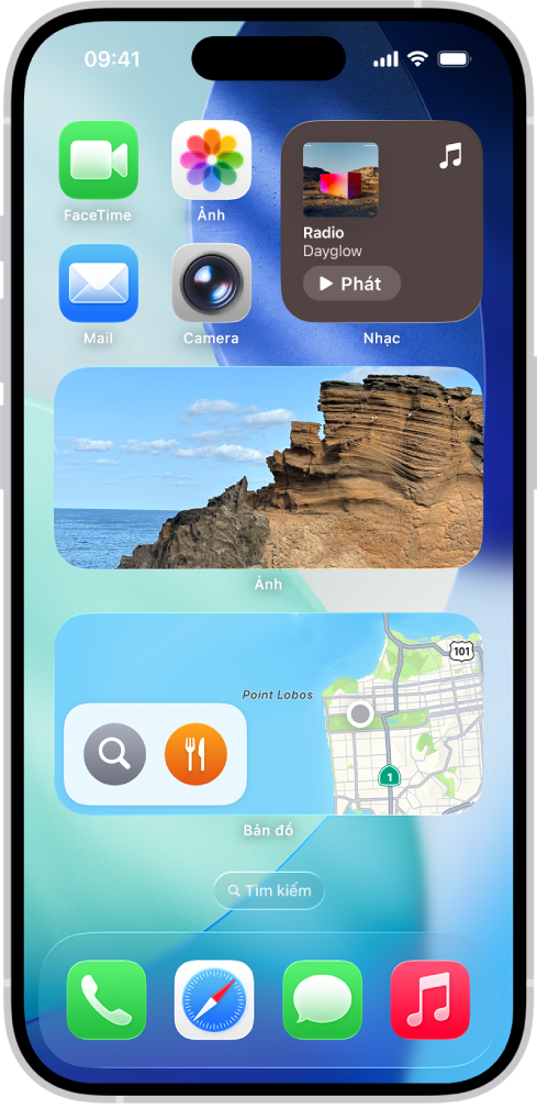 Các tiện ích Ảnh, Bản đồ và Nhạc trên Màn hình chính của iPhone. Tiện ích Nhạc hiển thị các tính năng tương tác.