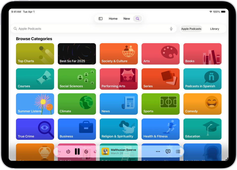 Pantalla Buscar en la app Podcasts con categorías de podcasts. En la parte inferior de la pantalla están los botones Retroceder, Pausar, Avanzar y Reposo, la ilustración del episodio, su título, el botón Más y el botón “Ver transcripción”.