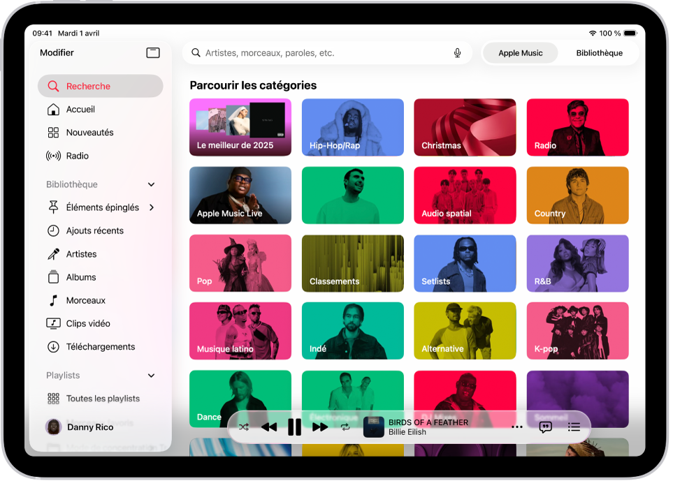 L’onglet Rechercher avec la barre latérale à gauche et un champ de recherche en haut. Sous le champ de recherche, plusieurs catégoris musicales s’affichent. Le mini-lecteur se trouve en bas.