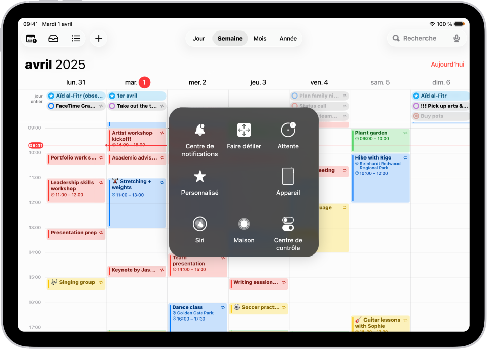 Un iPad avec le menu AssistiveTouch visible, affichant les commandes Centre de notification, Appareil, Centre de contrôle, Accueil, Siri et Personnalisé.