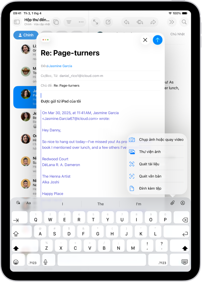 Một email nháp đang được soạn với các tùy chọn tệp đính kèm phía trên bàn phím.
