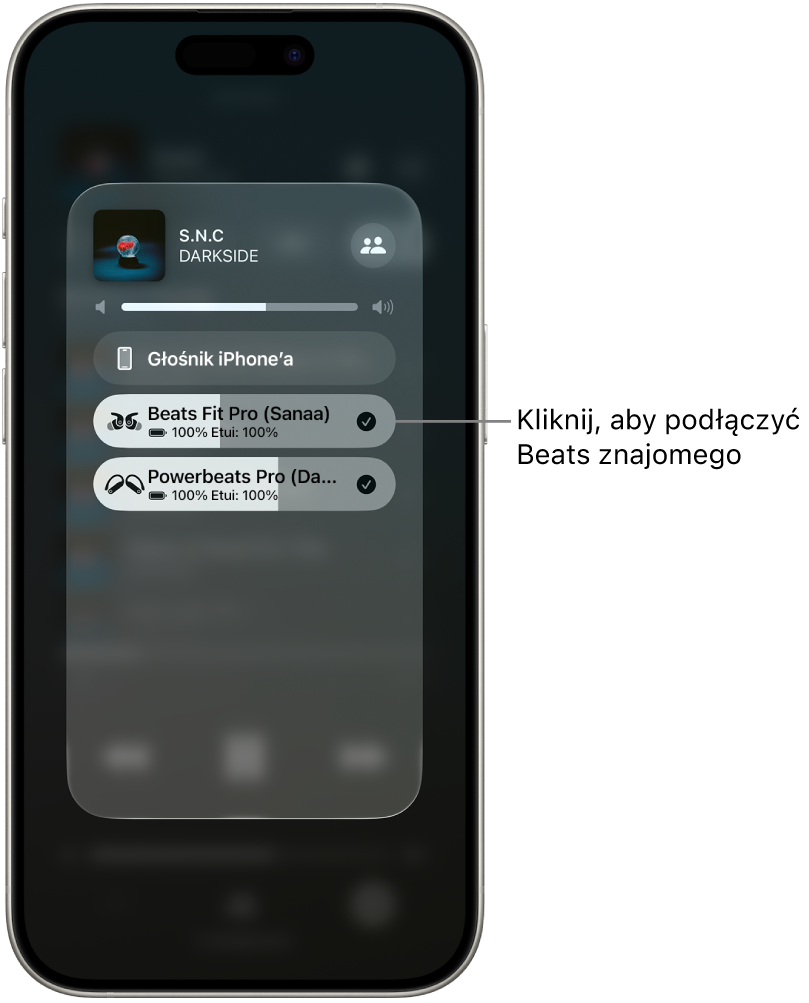 Ekran AirPlay pokazujący dwie pary słuchawek Beats połączone z tym samym iPhone’em w trakcie odtwarzania utworu.