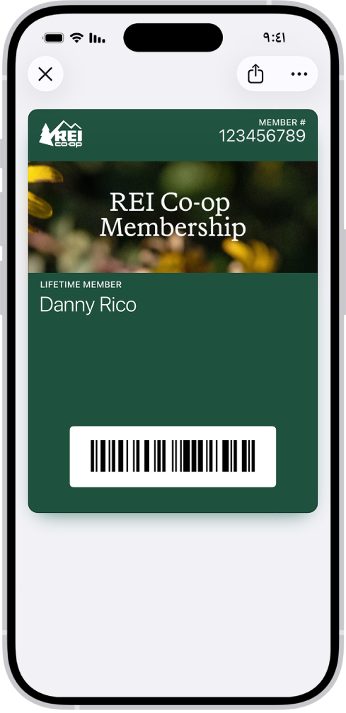 بطاقة عضوية في تطبيق المحفظة، يظهر بها رمز شريطي.