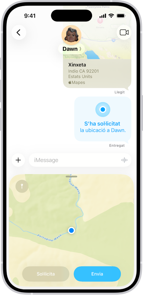 Una conversa de l’app Missatges amb una xinxeta, una sol·licitud d’ubicació i una ubicació a punt d’enviar-se.