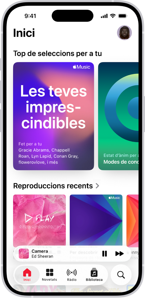 La pestanya “Inici” de l’app Música amb el top de cançons a la part superior. Llisca cap a la dreta o l’esquerra per veure més música seleccionada especialment per a tu. Les reproduccions recents es mostren a sota.