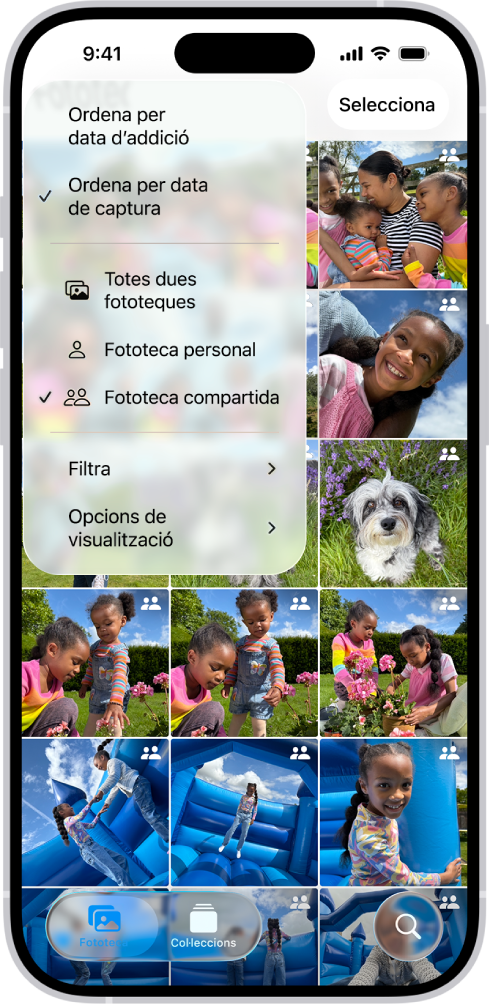Una fototeca compartida a l’iCloud a l’app Fotos. Se selecciona el botó de la fototeca compartida a l’angle inferior esquerre i, després, se selecciona l’opció “Fototeca compartida” en la llista d’opcions de la fototeca. Totes les fotos que es mostren a la fototeca tenen un distintiu de fototeca compartida a l’angle superior dret.