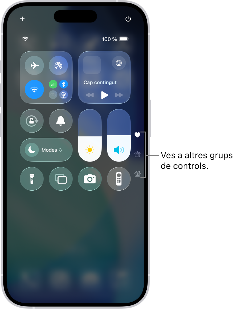 El centre de control obert a la pantalla de l’iPhone, amb icones a la dreta per revisar altres grups de controls.